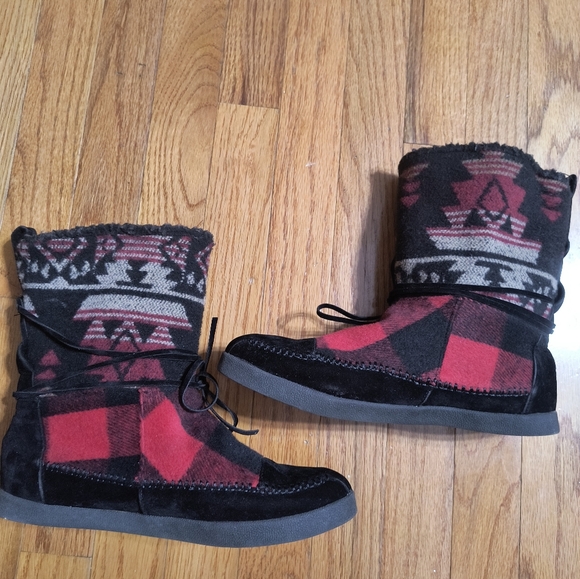Madden Girl plaid tribal mocassin boots, women's size 8, red, black, gray, tan - Picture 2 of 12